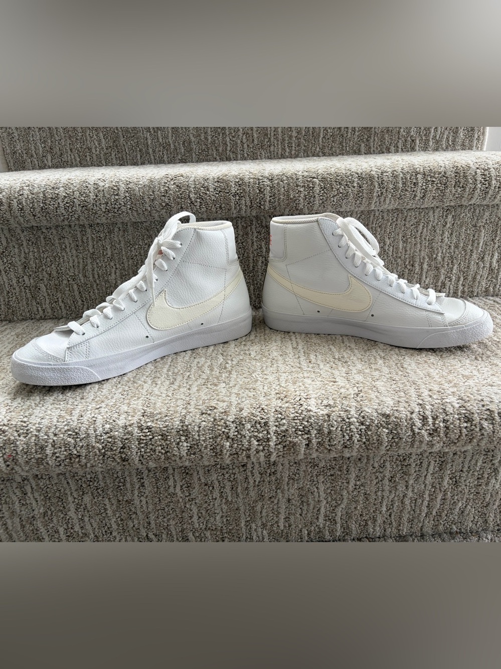 Nike Women's Blazer Mid '77 Vintage 'Gold Emblem' shoes. Size 9.5. - Picture 4 of 11
